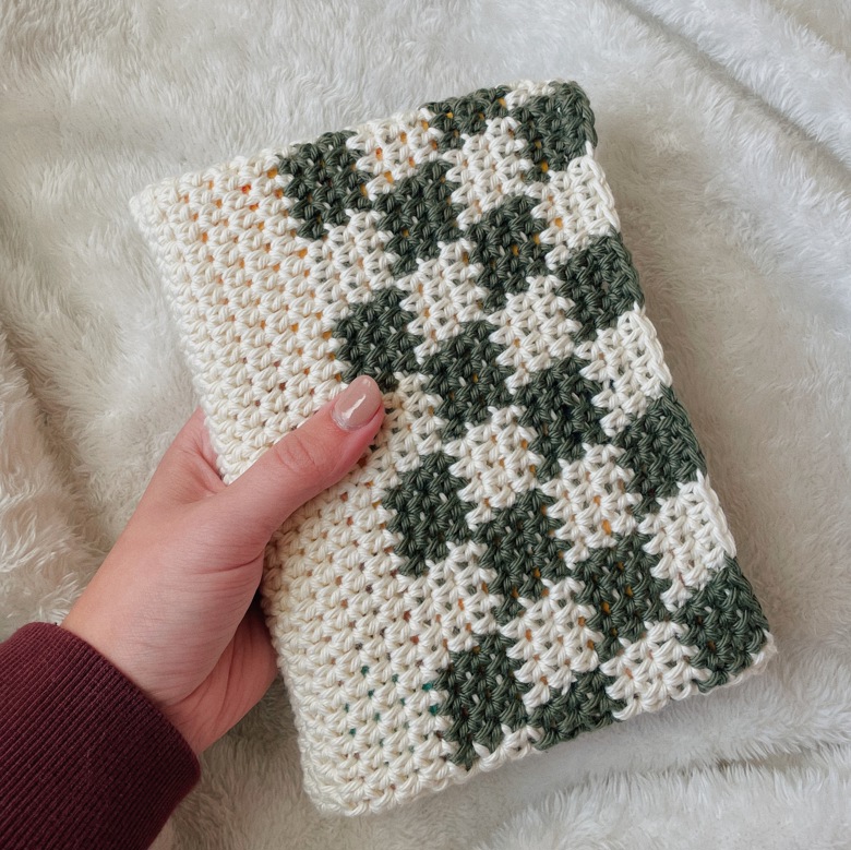 FREE Book sleeve pattern: Crochet pattern
