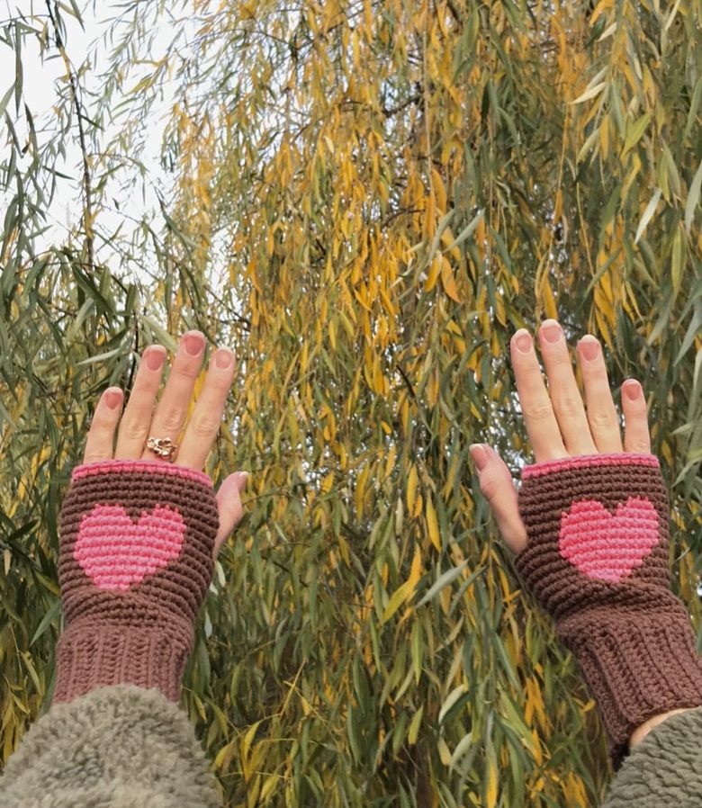 Coldsnap Essentials: Crochet Fingerless Gloves - Crochet 365 Knit Too