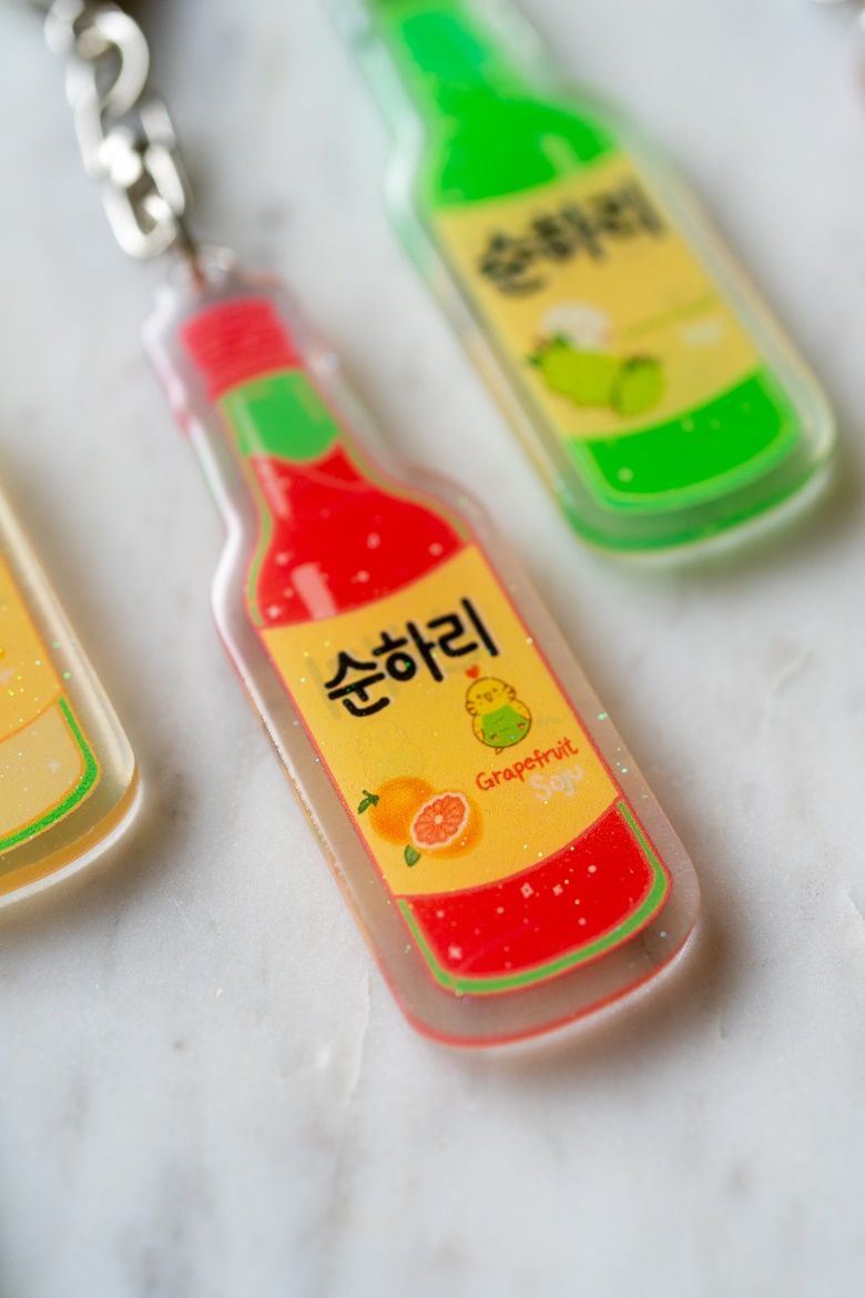 KofukuArtStudio Soju Keychain, Grape Soju, Soju Lover, Korean Soju, Acrylic Keychains, Soju, Korean Aesthetic, Cute Keychain, Kawaii Stuff, Cute Keychains