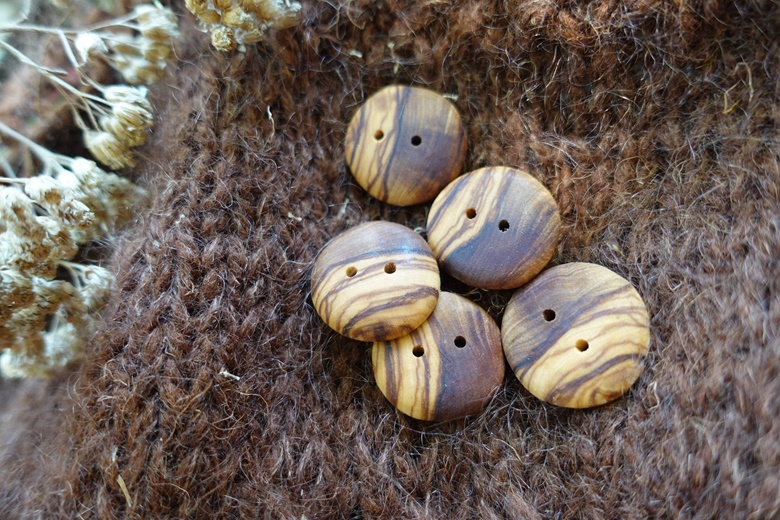 5 Handmade olive tree wood Buttons - wegrowild 's Ko-fi Shop - Ko-fi ️ ...