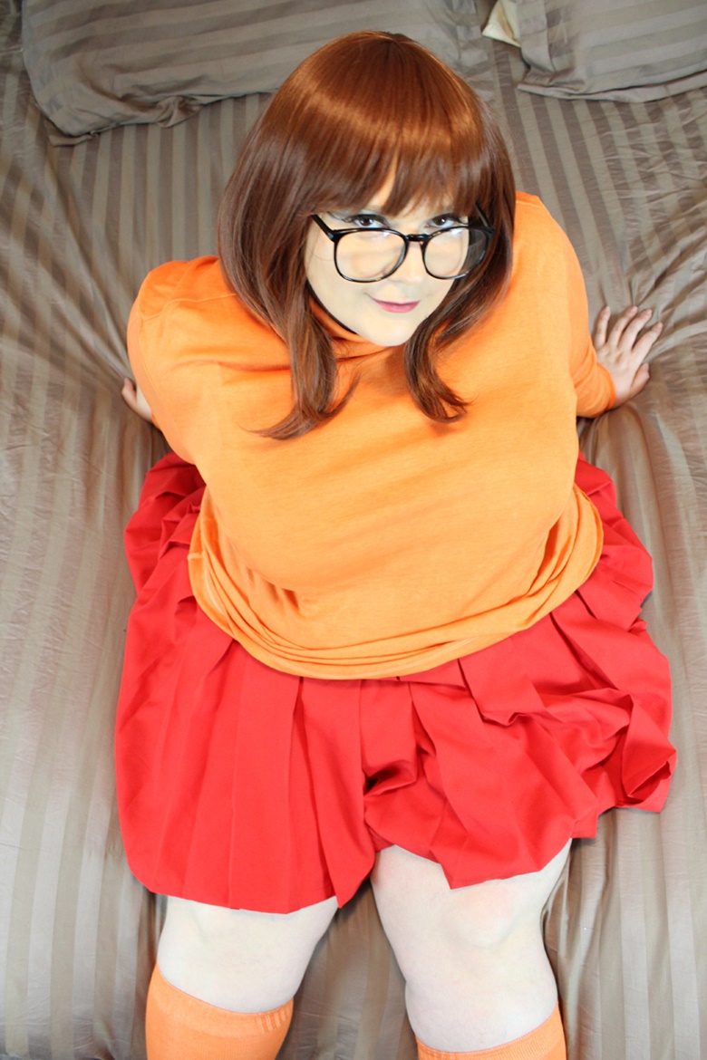 Velma Cosplay Photoset 🔥🔥🔥 - Dessyyc's Ko-fi Shop