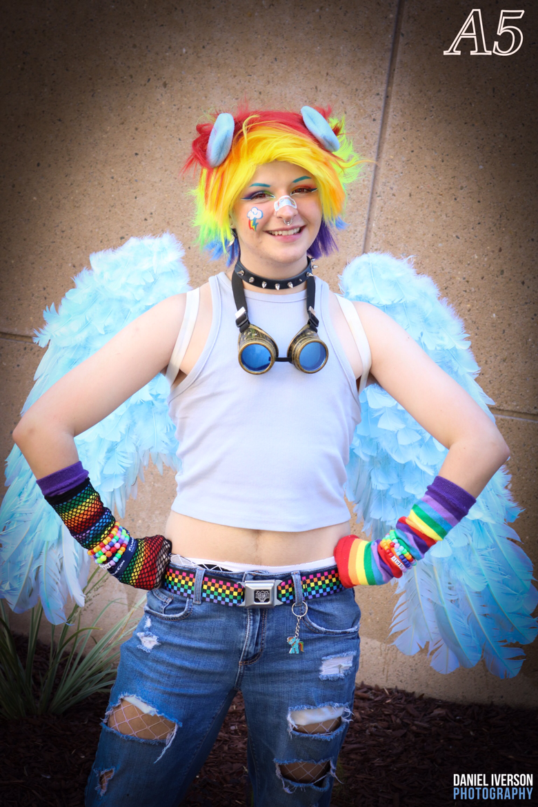 How to Make a Rainbow Dash Cosplay