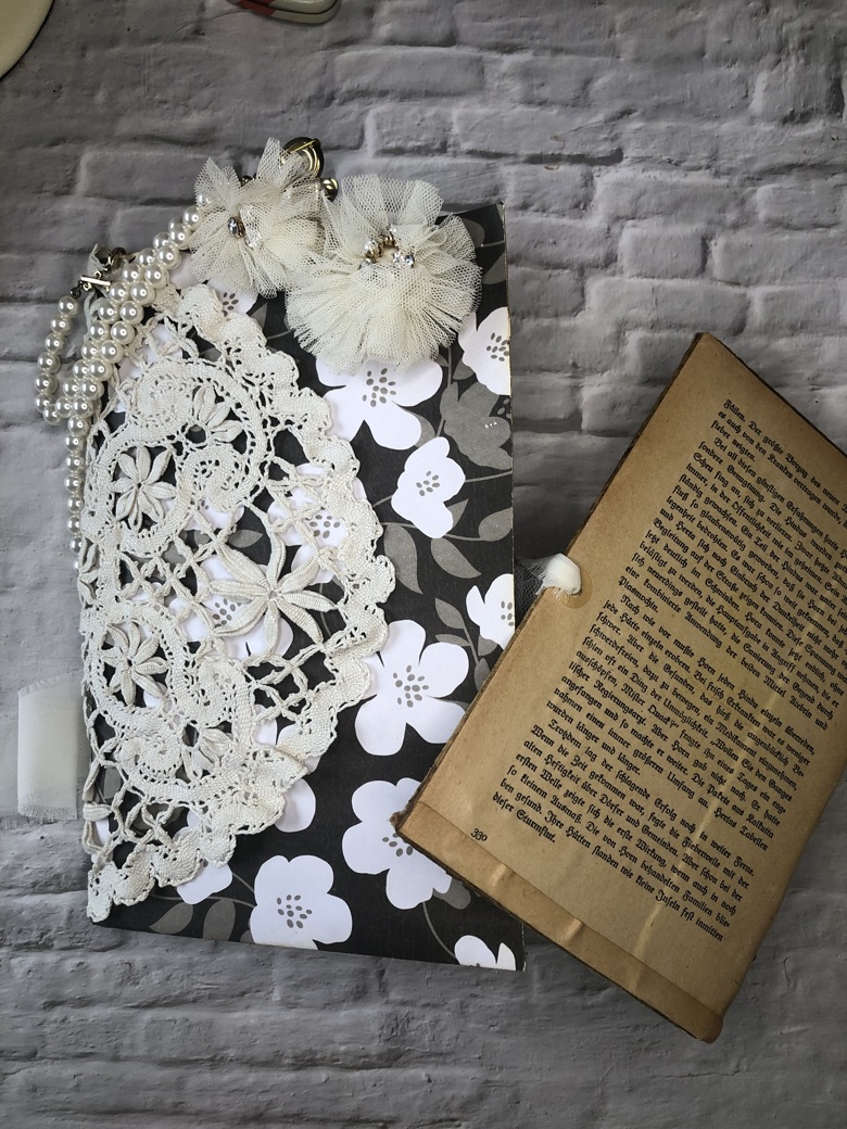 Handmade Vintage Junk Journal - Tracey