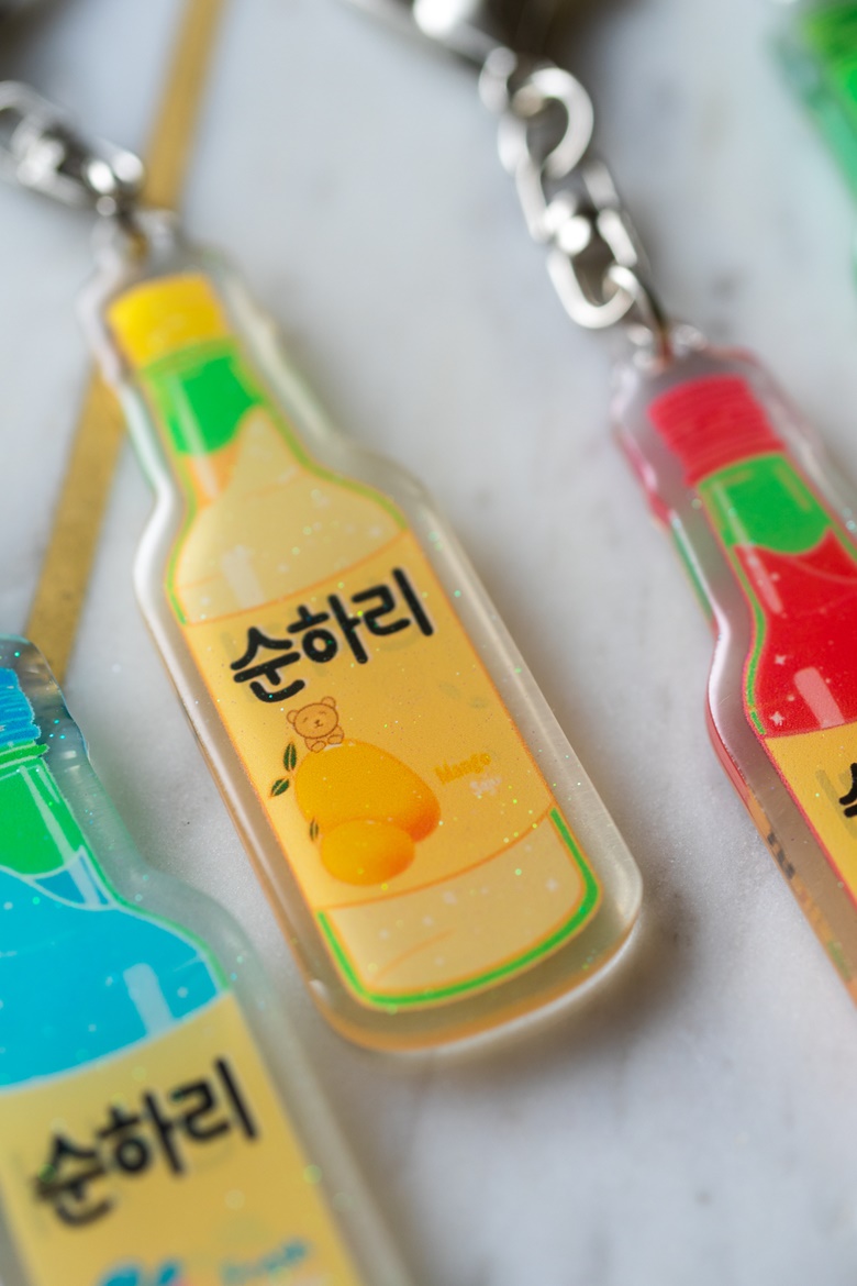 KofukuArtStudio Soju Keychain, Grape Soju, Soju Lover, Korean Soju, Acrylic Keychains, Soju, Korean Aesthetic, Cute Keychain, Kawaii Stuff, Cute Keychains