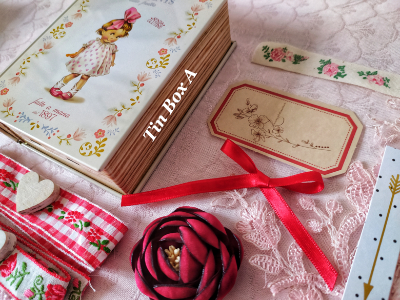 small-tin-box-vintage-style-romantic-kit-supplies-pink-lace-trim