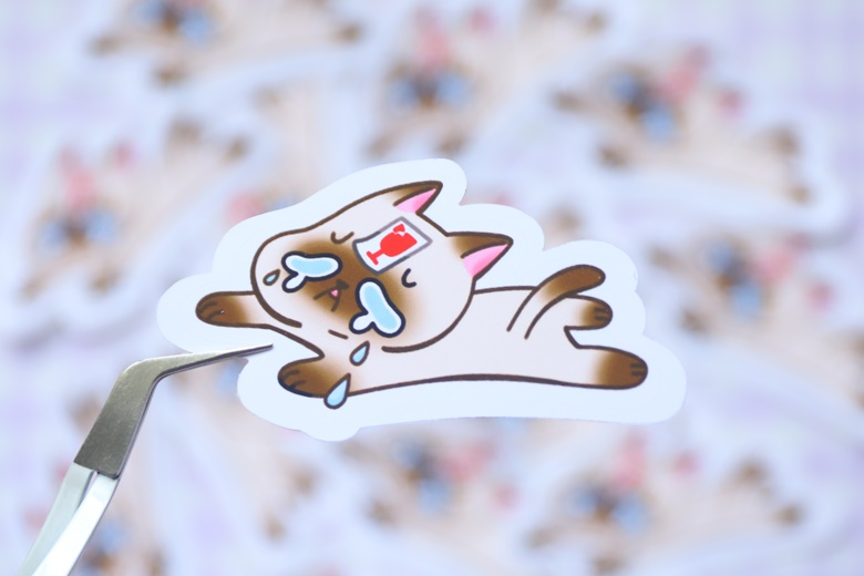 Fragile Heart Cat Sticker - Reytorra's Ko-fi Shop