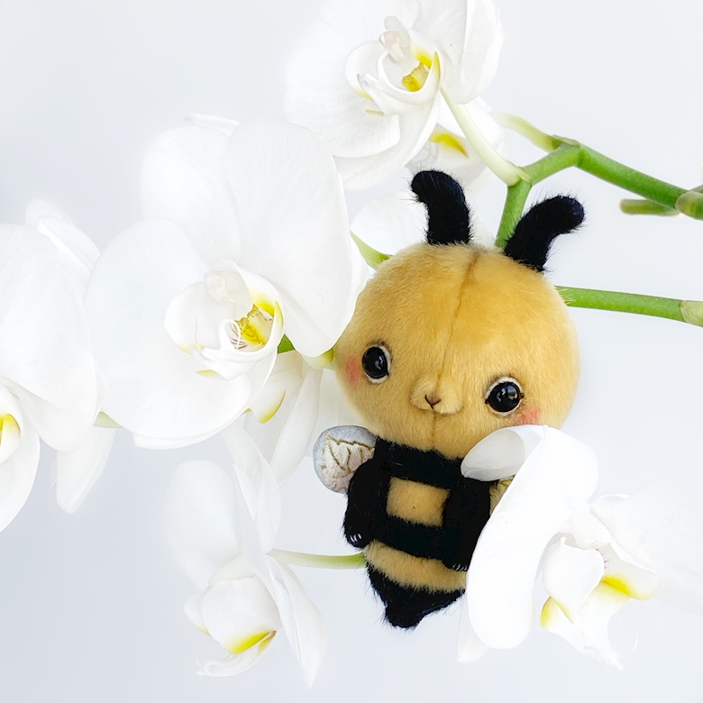 Bee PDF Sewing Pattern Video Tutorial DIY Stuffed Toy Pattern DIY