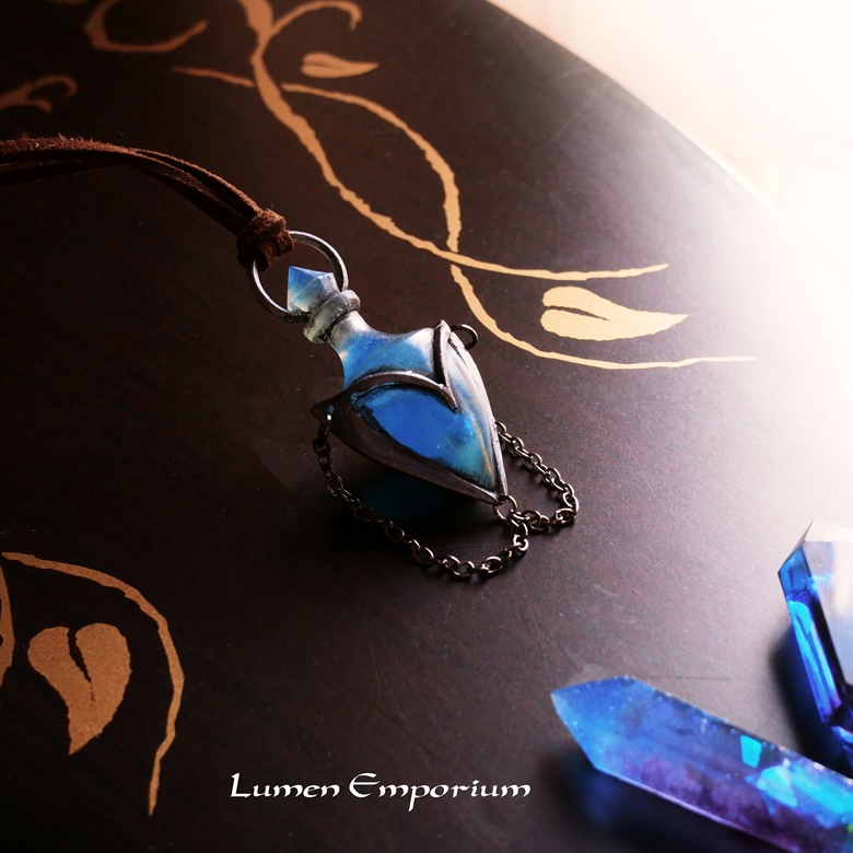 Night Elves Potion- World of Warcraft, glow in the dark, potion necklace,  elven necklace, elven jewelry, larp, fantasy jewelry, - Lumen Emporium's