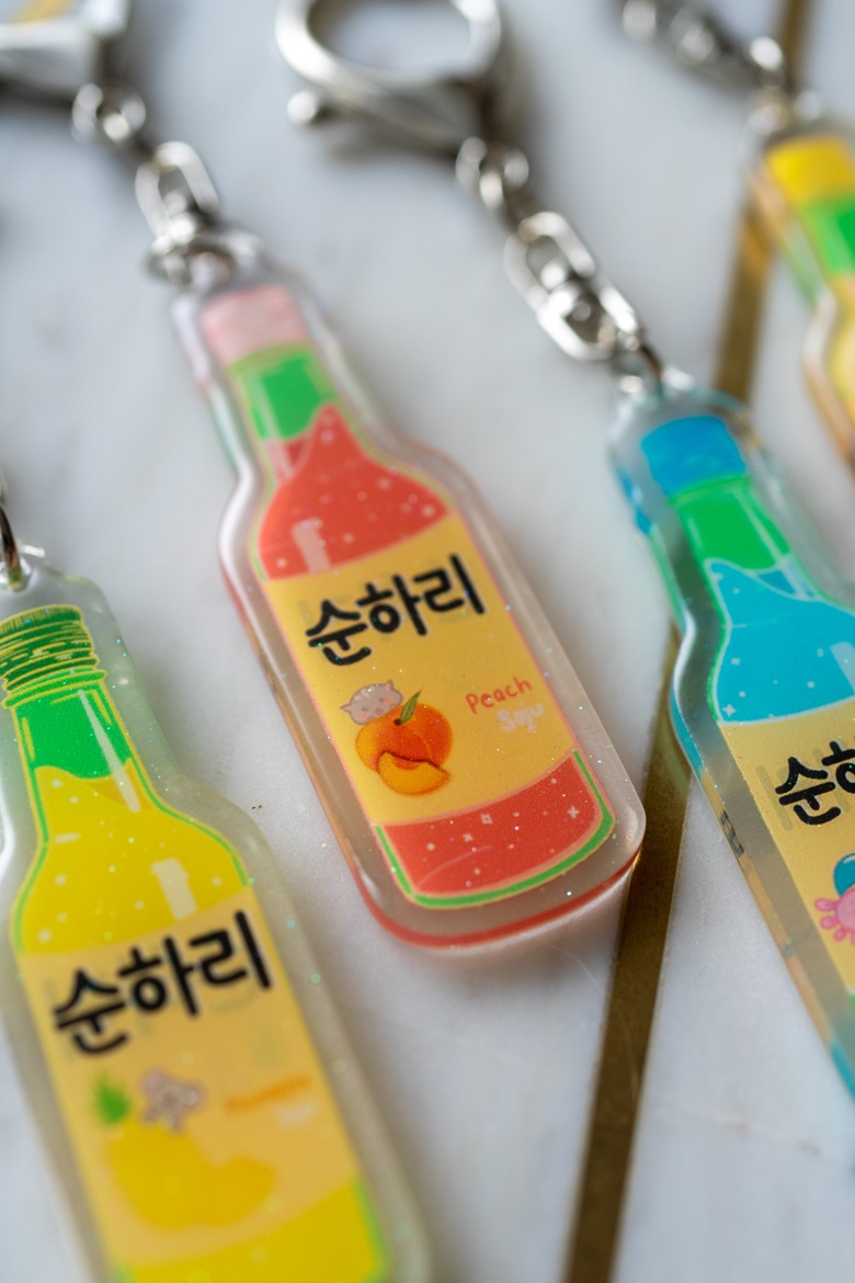 KofukuArtStudio Soju Keychain, Grape Soju, Soju Lover, Korean Soju, Acrylic Keychains, Soju, Korean Aesthetic, Cute Keychain, Kawaii Stuff, Cute Keychains