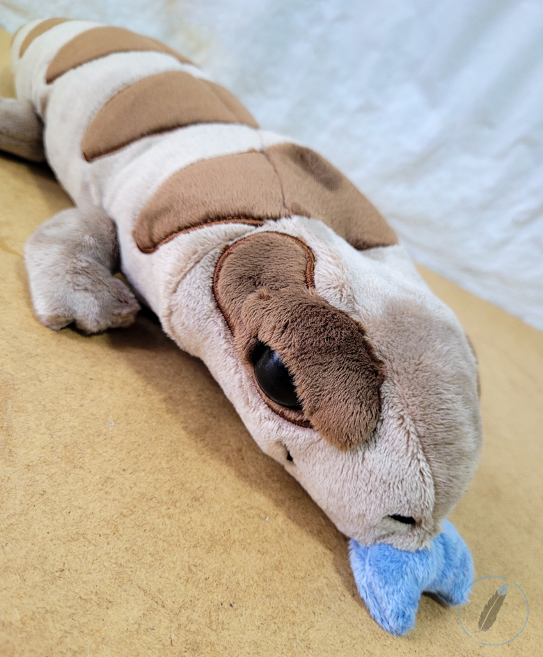 Blue tongue outlet skink plush