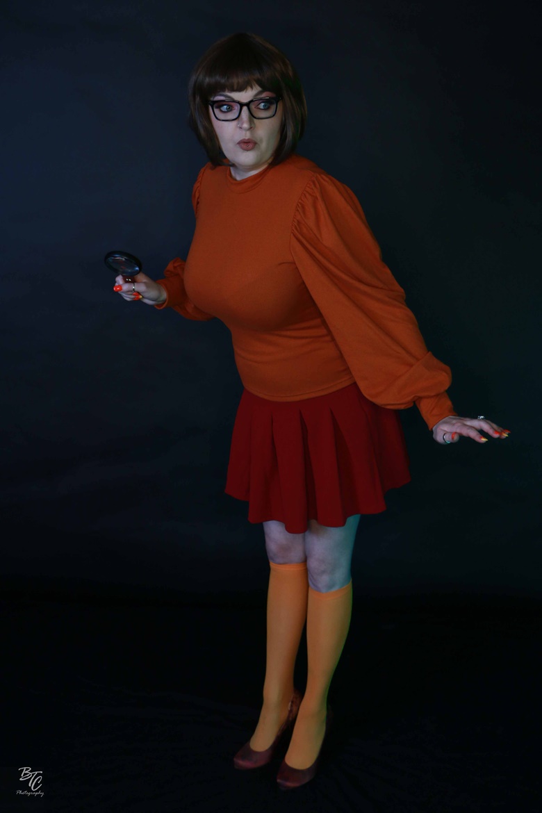 Velma Cosplay Photoset 🔥🔥🔥 - Dessyyc's Ko-fi Shop