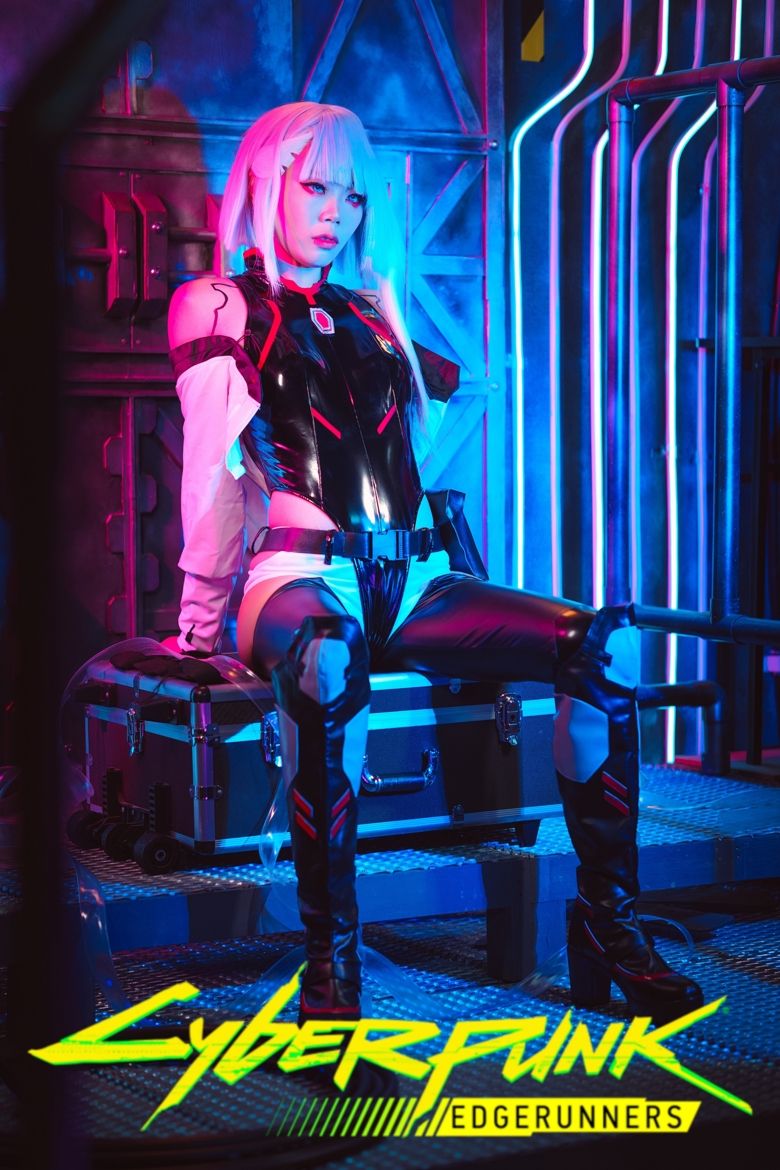 Cyberpunk Holographic Lucy Die-Cut – konekokafe