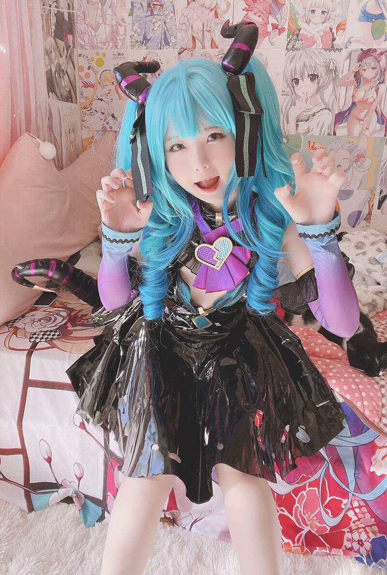 Devil Miku Cosplay - Xi Daidai's Ko-fi Shop - Ko-fi ️ Where creators ...