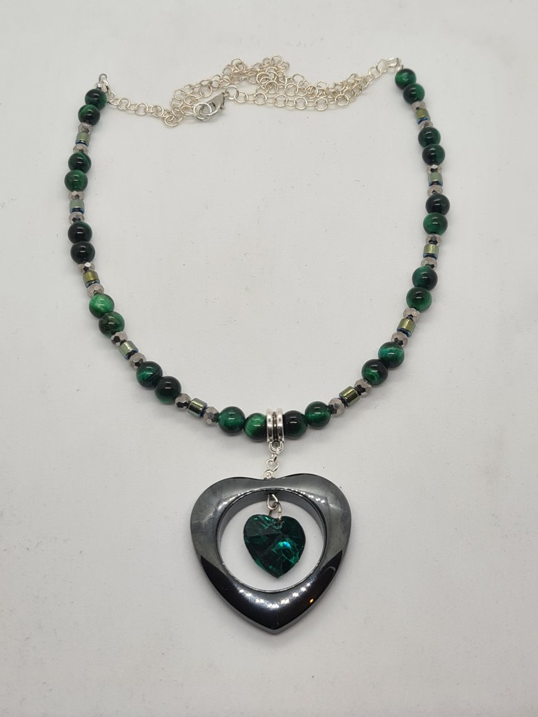 137N Green Heart Necklace - Lahmia_Raven's Ko-fi Shop - Ko-fi ️ Where ...