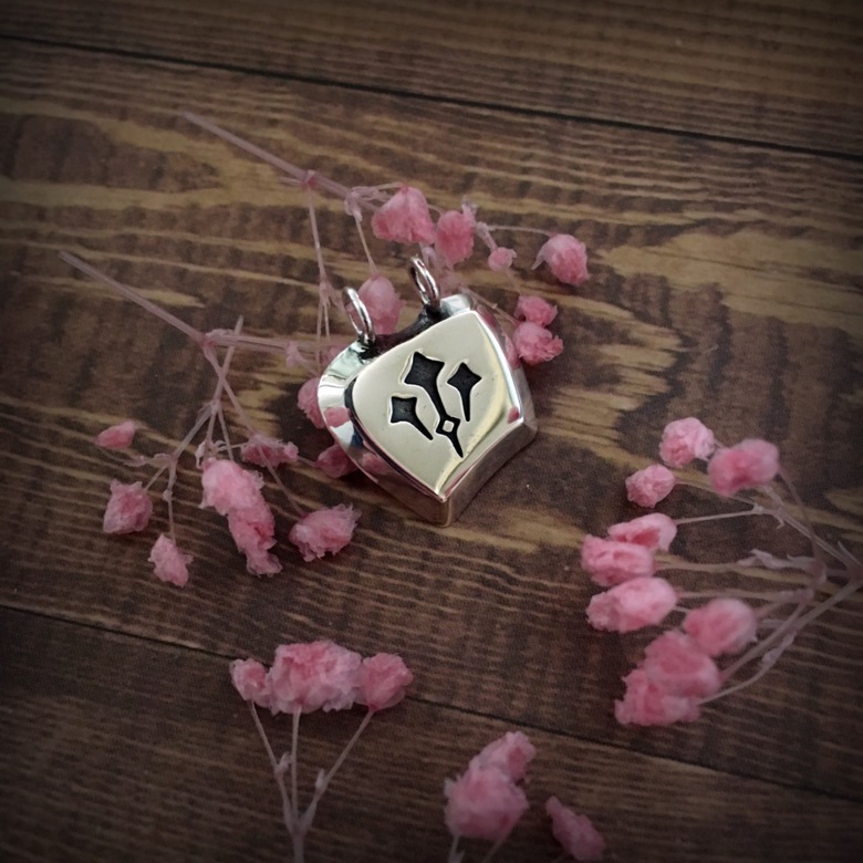 Pre-Order] FINAL FANTASY XIV Silver Pendant - Crystal