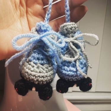 Roller Skate Key Chain: Crochet pattern