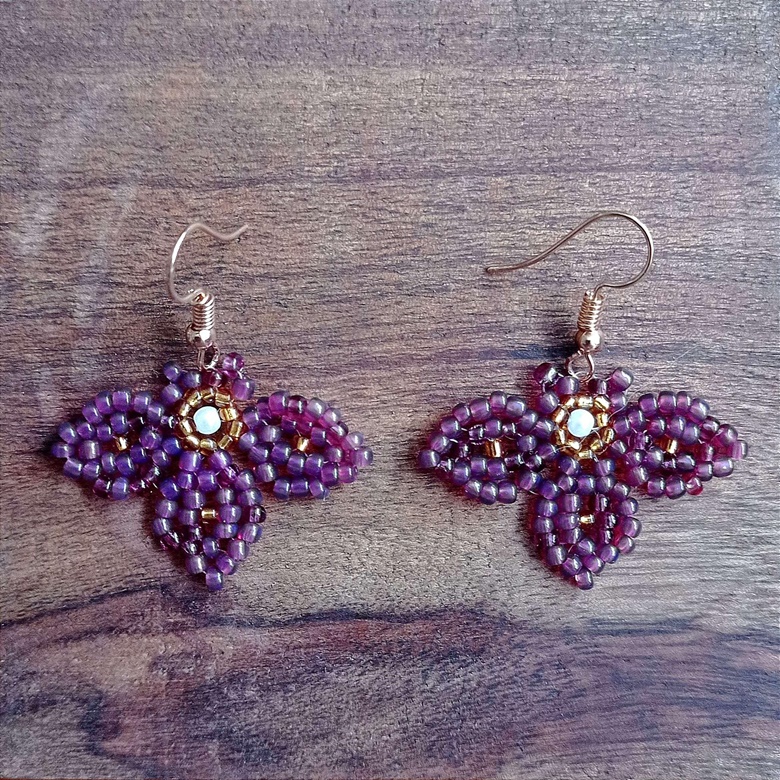 Hand Weaved Bead Flower Earrings - Frenglish Expedition's Ko-fi Shop