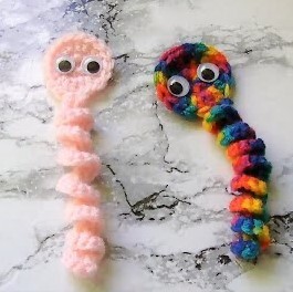 Worry Worm Crochet Pattern - Kelly Makes Stuff's Ko-fi Shop - Ko-fi ️ ...