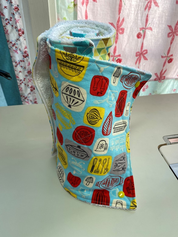 Reusable Kitchen Towel Roll with Snaps Retro #1 set of 6 - Theresa