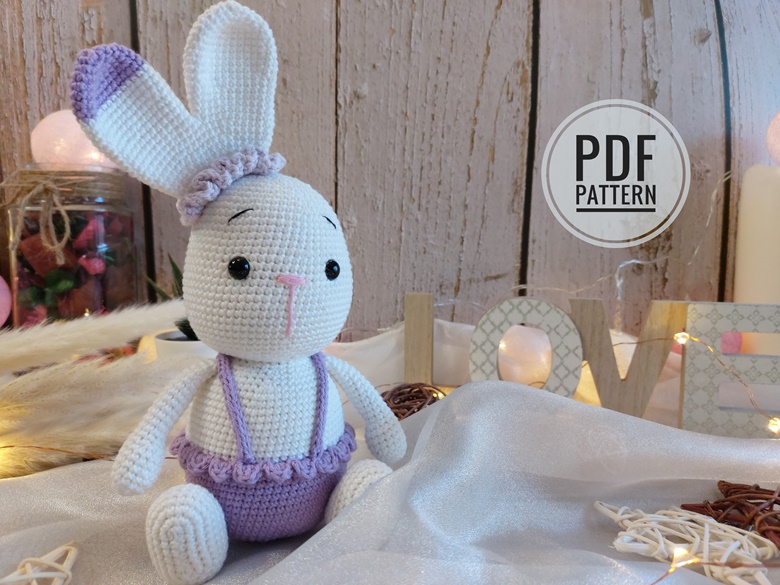 Artist bunny crochet plushie - cuteelittlecreations's Ko-fi Shop