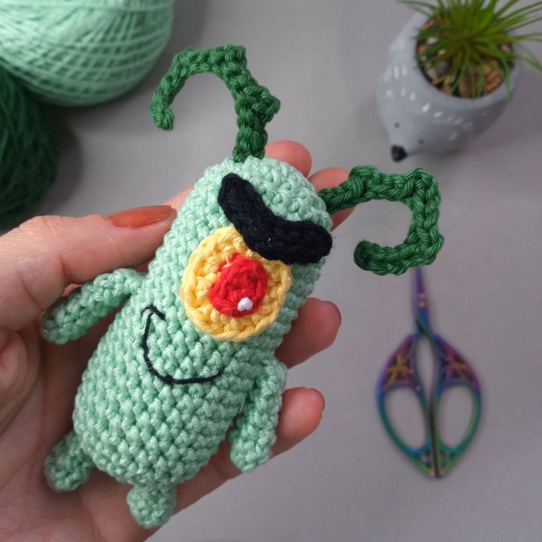 Plankton amigurumi crochet pattern Ateliê Danielle Magalhães's Kofi