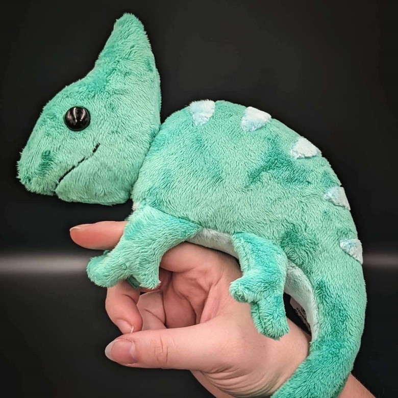 Chameleon Plush Pattern - Lissidragon | Pendragon's Roost's Ko-fi Shop ...