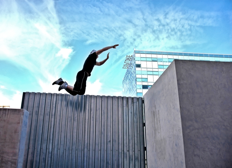 3 Photos Full Parkour Gap Jump From Beginning To End Reference - Kat ...