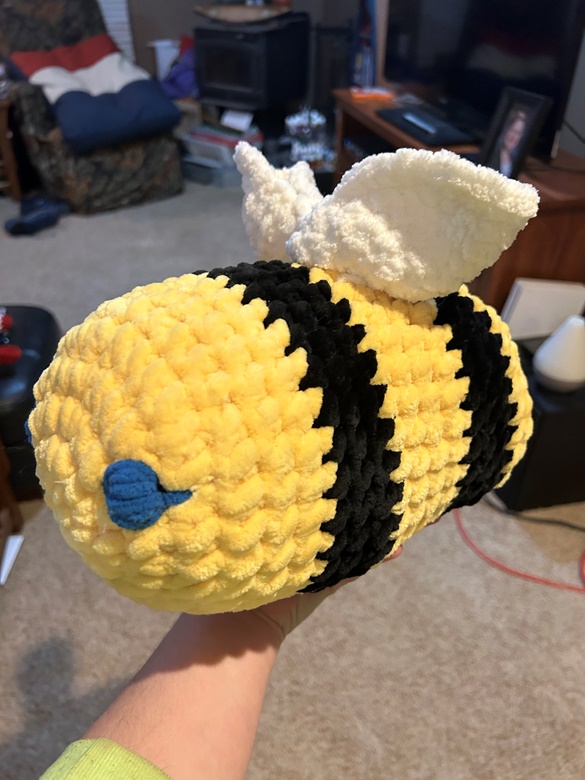 Benny the Jumbo Bee - HeyLove Crochet's Ko-fi Shop - Ko-fi ️ Where ...