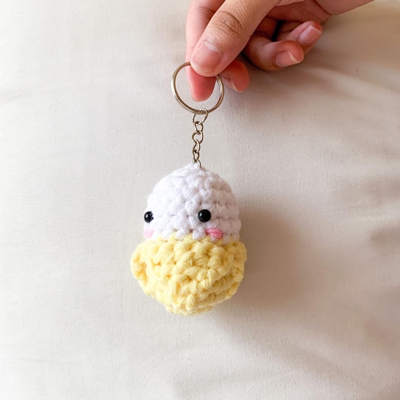 Banana Keychain Amigurumi Pattern - gangchillyo's Ko-fi Shop - Ko-fi ️ ...