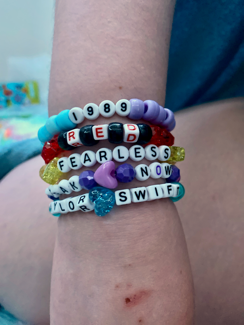 Taylor Swift Friendship Bracelet, Speak Now, Midnights  Pony bead  bracelets, Friendship bracelets designs, Diy bracelet designs