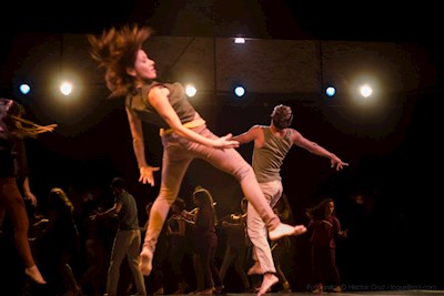 Dancers in action of UV loquellega.com