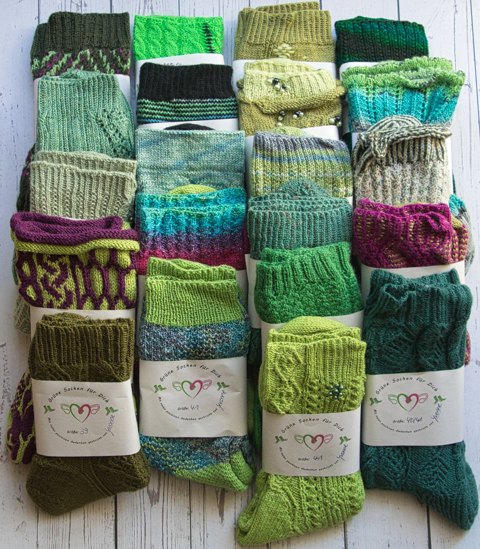 21 Paar grüne/grünliche Socke