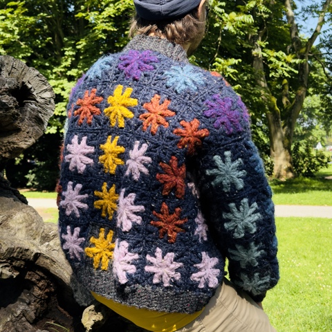 Crochet Beautiful Granny Square Jacket: Mosaic Bloom Pattern