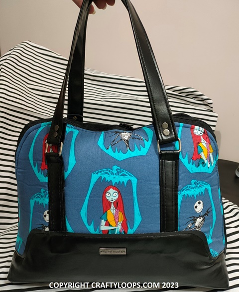 It's my birthday today!  So I made my sister a bag