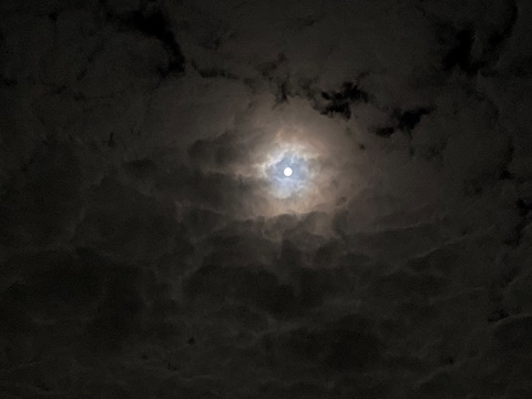 Full Moon, Full clouds