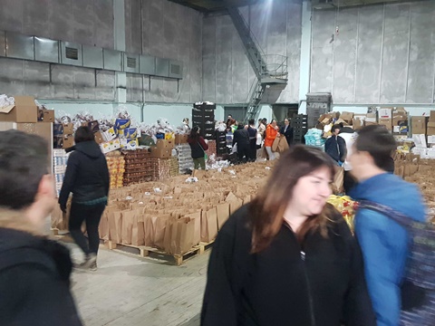 3000 packages for refugees