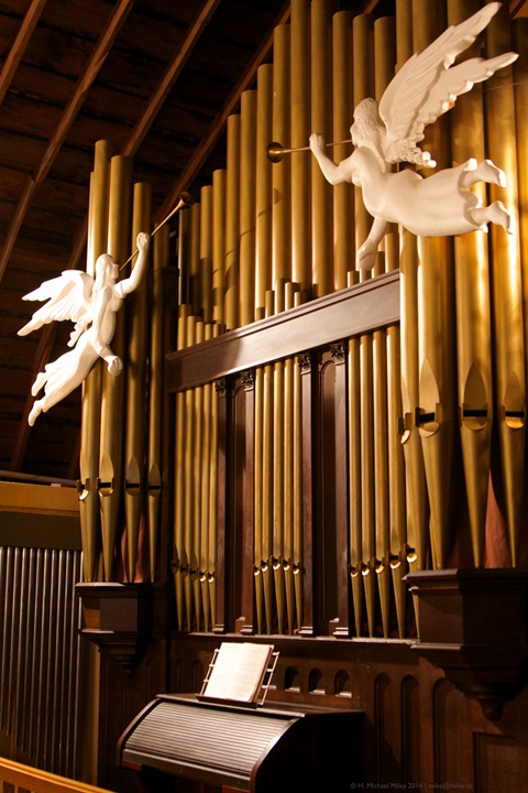 Amazing Pipe Organ!