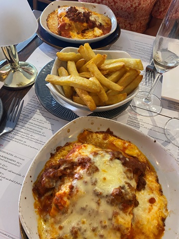 Lasagne and chips 