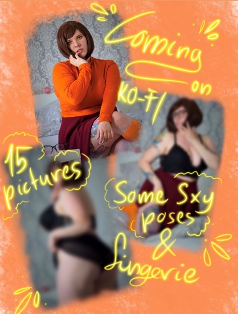 Velma Cosplay - Photo Shoot - Lydia @ Dorkalicious's Ko-fi Shop