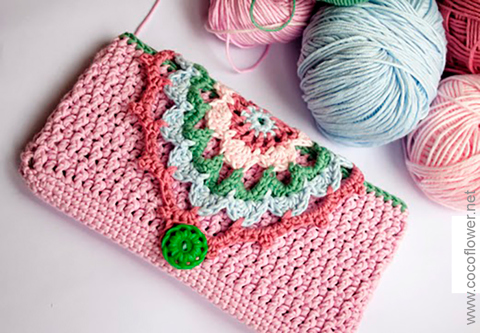 Check my Free Crochet DIY - Doily Phone Case