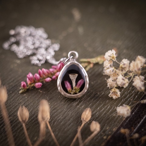 Mini pendant with trumpet lichen & heather flower