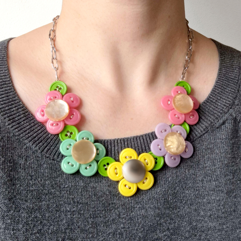 Button flower necklace