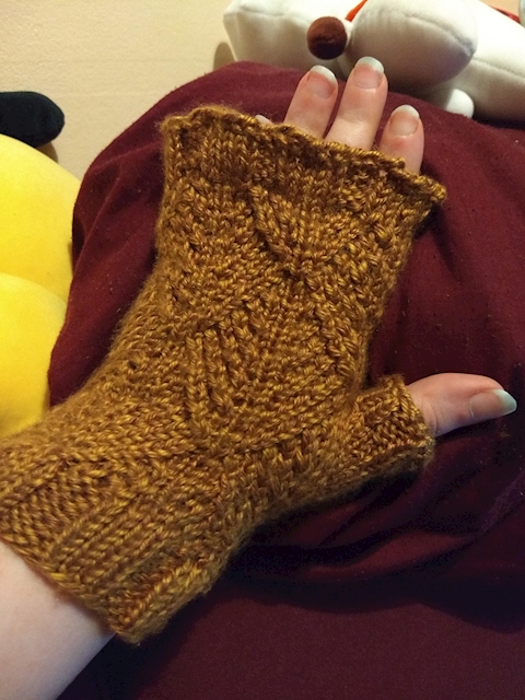 Ribbed Leaf Mitts