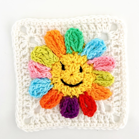 Free pattern Smiley Flower Granny Square
