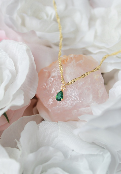 Emerald tear drop necklace!! - Courtney 驪 's Ko-fi Shop - Ko-fi ️ Where ...