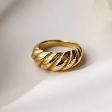 18k gold hug ring
