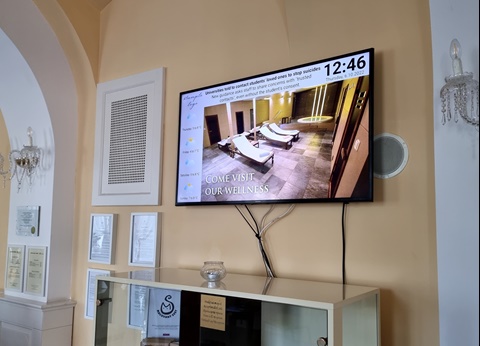 Slideshow app on a TV