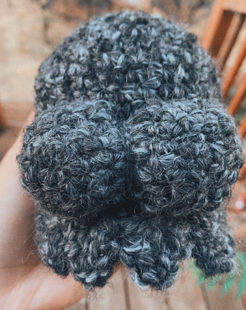 Clare V. Raffia Crochet Fob in Radish – Serafina