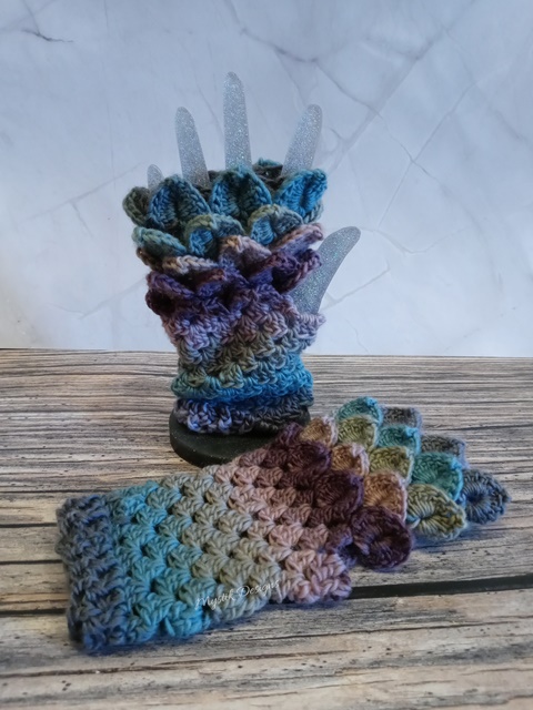 Two new variants available for dragon scale gloves