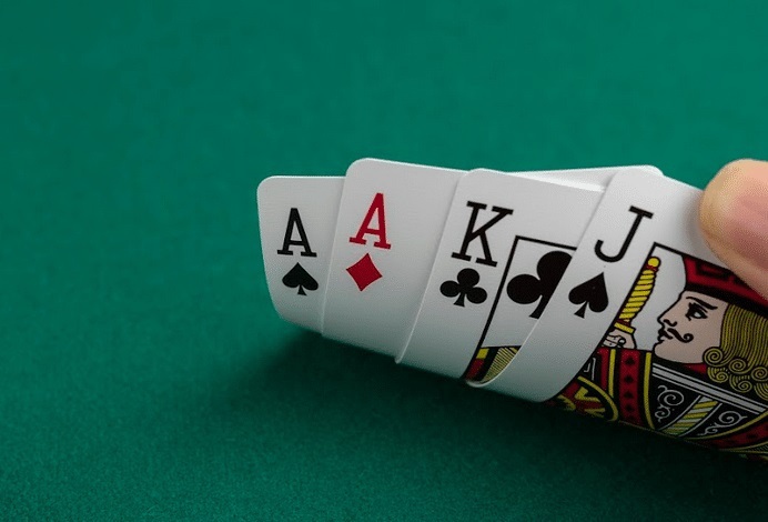 Cách chơi Omaha Poker đi vào lòng người 2023